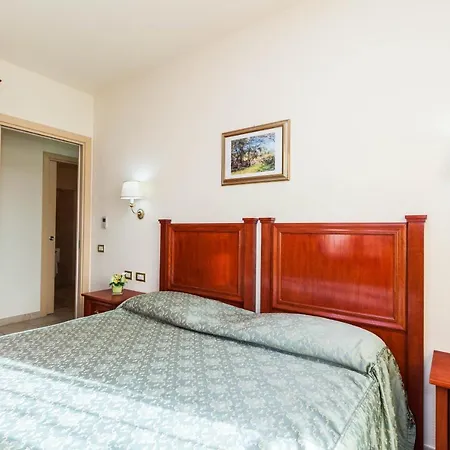 Regina Elena Apartmanhotel Olbia